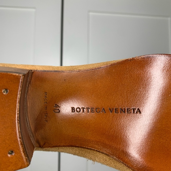 Bottega Veneta Suede Beige Chelsea Boots - Picture 3 of 7